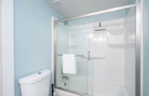 Edgewater Oasis Gorgeous Resort Condo on Beach! - Photo 16