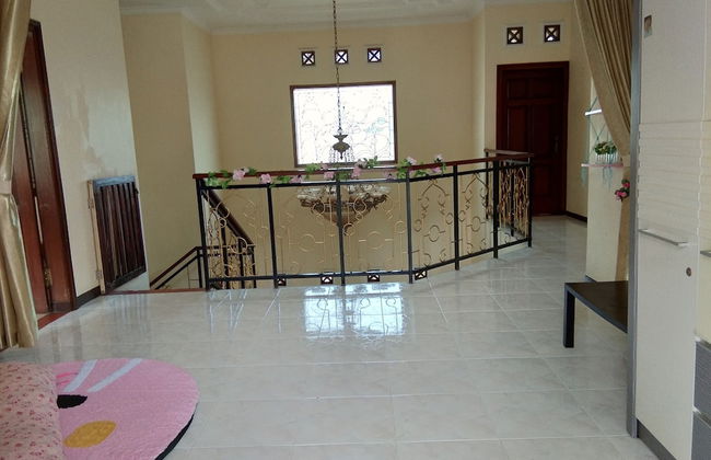 Villa Agro Kusuma Batu Malang - Foto 16