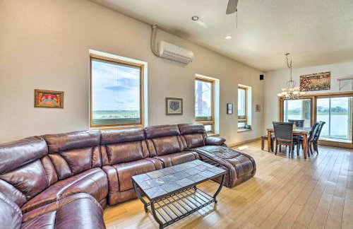 Lakefront Country Home with Waterslide and Trampoline! - Foto 6