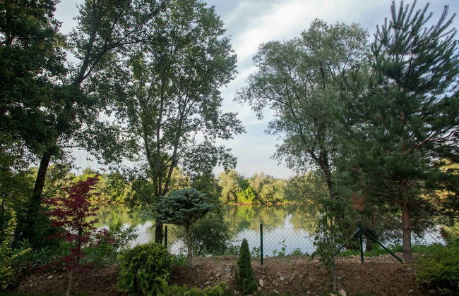 Amazing Chalet with Private Garden, Hot Tub, Sauna, Great Location by the River - Foto 28