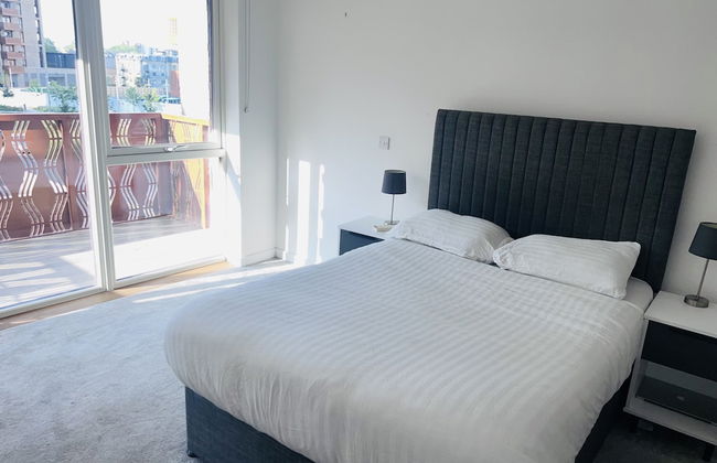 Lovely 1-bedroom With Private Balcony Near Barking - Foto 1