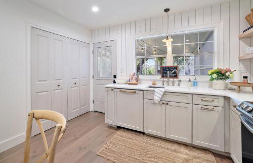 The Tremain - Steps to Downtown w King Bed - Foto 11