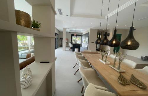 ULTIMATE LUXURY DREAM VILLA with 7 BEDROOMS, GYM, SPA and INFINITY POOL - Photo 12