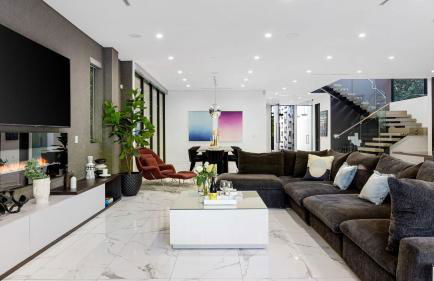 Private LA Retreat w Pool Hot Tub Fire Pit Near Melrose Ave The Martel House by AvantStay - Foto 9