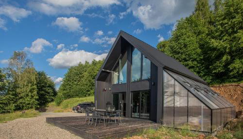 Czarny domek w górach - Foto 2