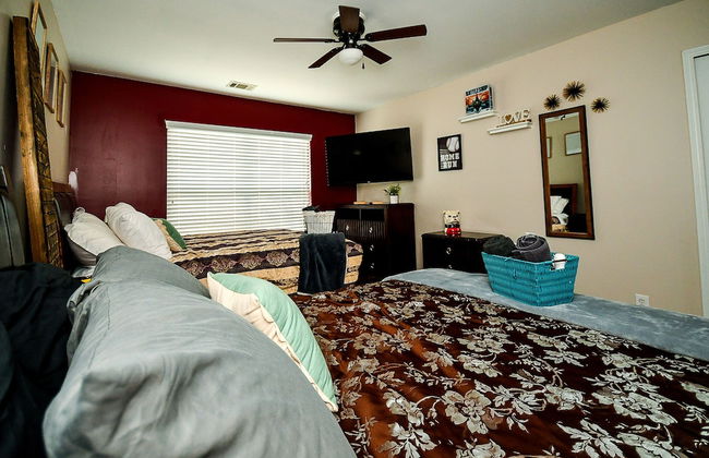 4 - Bed home, w/ Cali King Bed - 12 mins. to DTWN - Photo 16