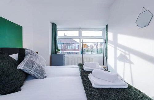 Charming and Modern 3BR Home Steps Away From City Center - Foto 10