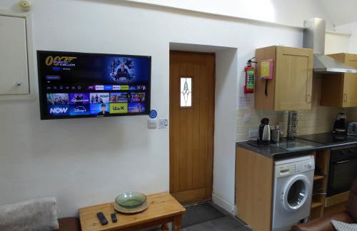 Romeo Cottage - Sleeps 4 - Open Plan Barn - Private Hot Tub & Garden - Foto 11