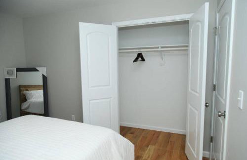 Grace Filled Apartment in Newark - Photo 11