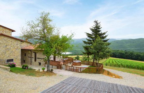 Beautiful Home In Bibbiena With Wifi - Foto 1