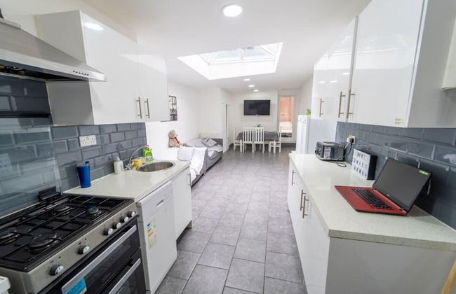 Studio Close to Selly Oak Train Station - Photo 8