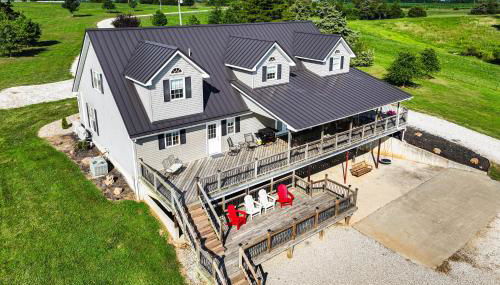 Pond Access and Fishing Cedar Lodge in Versailles - Foto 1