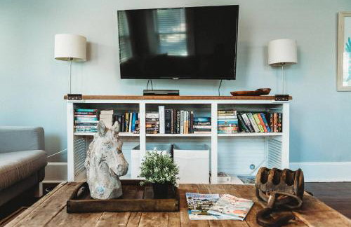 Luxe 3BR Retreat Nr Downtown & Pier Pet-Friendly - Foto 32