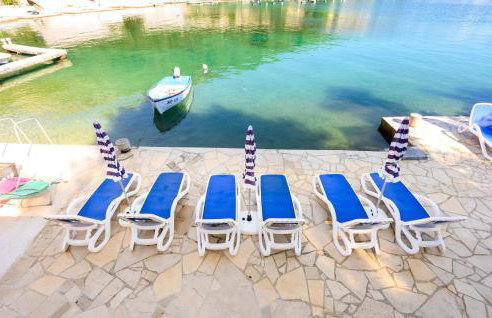 Beautiful Apartment In Klek With Wifi - Photo 18