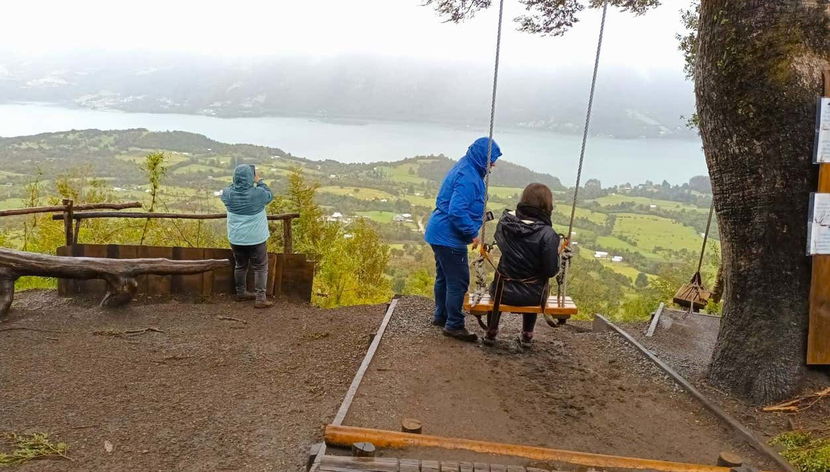 Preparándonos para disfrutar de los columpios de Cochamó