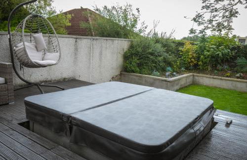 1 Bed Cottage-Sleeps 2-Parking-Pets-Hot Tub - Photo 10