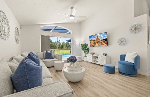 654- Newly Renovated Fabulous 4-Bedroom Pool Home in Watersong Resort, Game Room, Theater Room and More - Foto 1