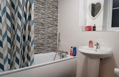 A1M Hampton Height New Entire 4bed House PE7 8SN - Foto 28