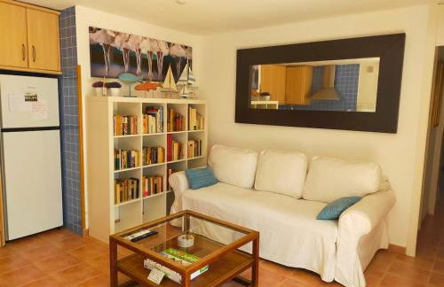 Lovely little house with garden and pool - Photo 1