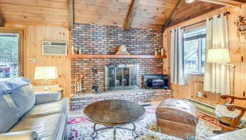Charming Tamworth Cabin with Grill and Fireplace - Foto 4