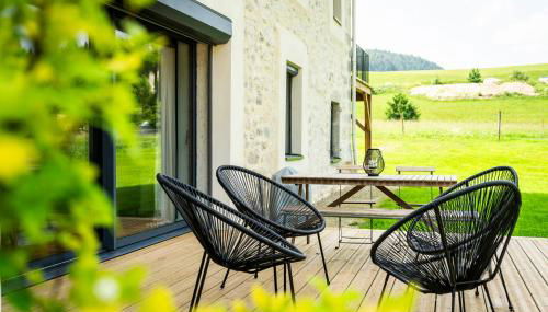 Charming stone gîte - Nature, terrace & calm - Jura - Foto 4, Garden, Garden view