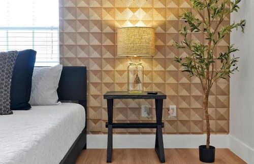 Trendy Retreat - Great Location - Fully Loaded - Foto 76