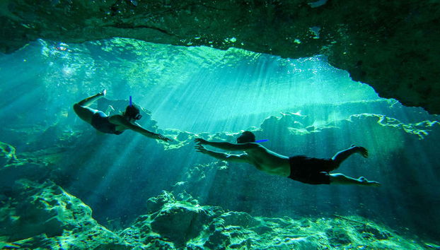 Uno de los cenotes que se visitan en este tour
