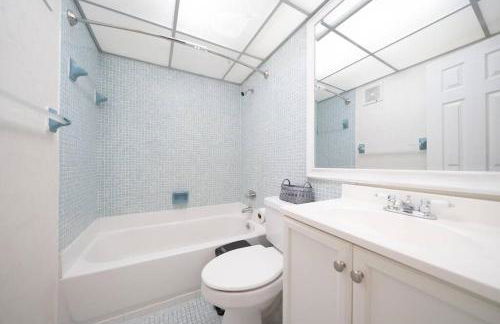 Enjoy Fully Equipped 2BR Condo Near The Beach - Foto 10