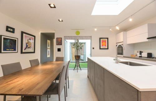 Architect-Designed Luxury Retreat 3BR Chessington - Pass the Keys - Photo 5