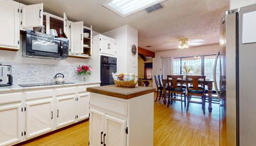 Walk to Park! Family-Friendly Laredo Home with Yard - Foto 2