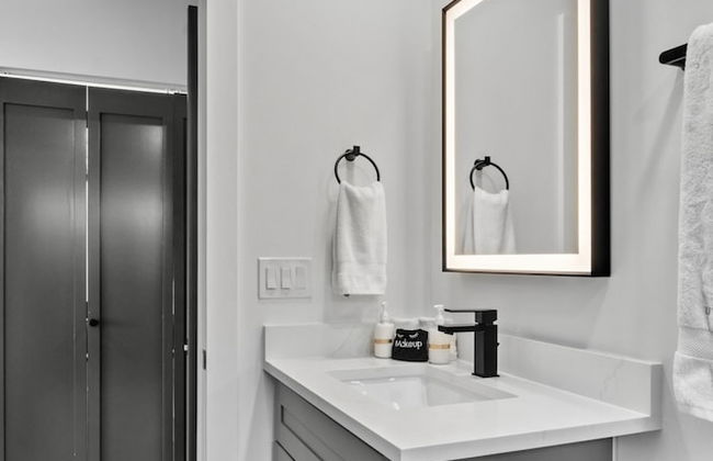 Stunning Poolside Luxury Retreat - Foto 10