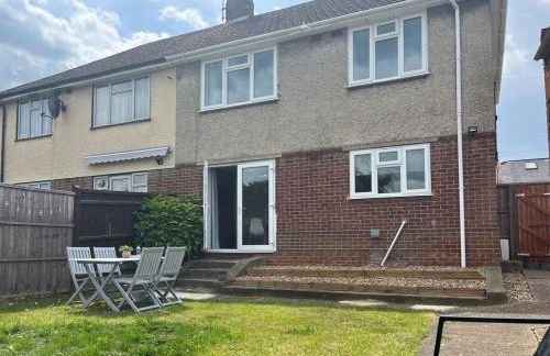 Briants, for Families & Contractors - Free Parking - Photo 45