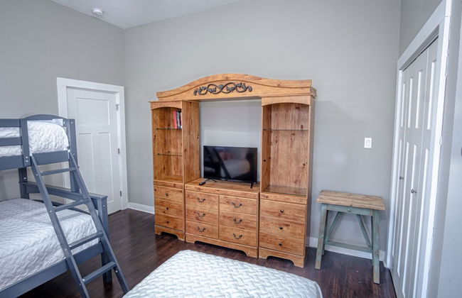 Southtown Classic 3br/2ba Mins From Downtown - Photo 10