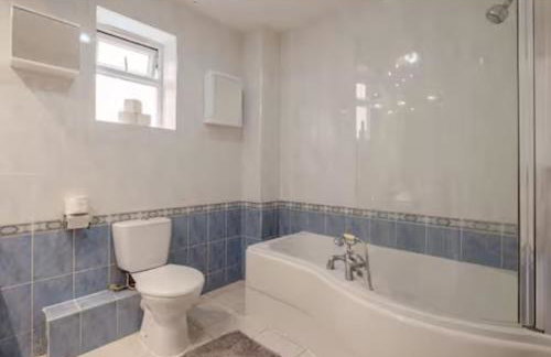 Spacious 2BDR Apartment, WIFI+ Great TV - Foto 25