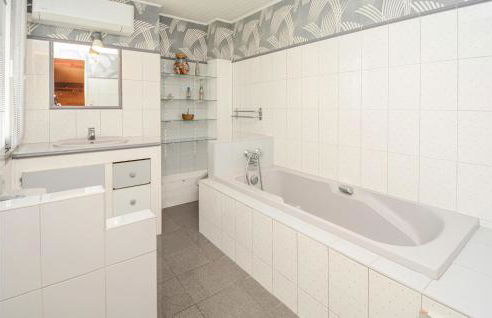 Stunning Home In Pujaut With Kitchen - Photo 30