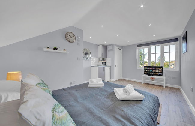 Remarkable Serviced Room West Drayton London UB7 - Photo 5