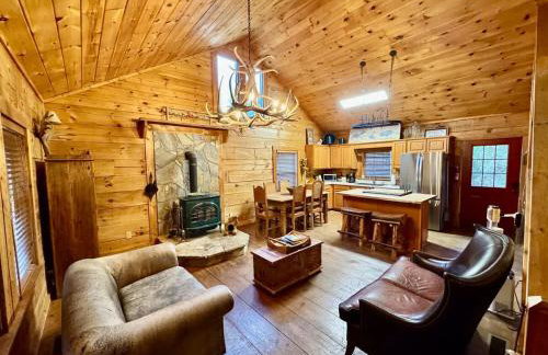 Watauga Lake Retreat Cozy family cabin Sleeps 8 - Photo 2
