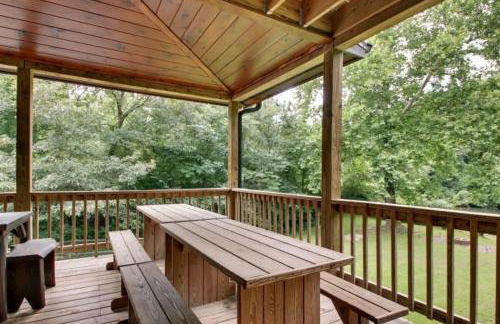 Astounding River View - Outdoor Hot Tub, Volleyball Net, Game Room + More! - Foto 36