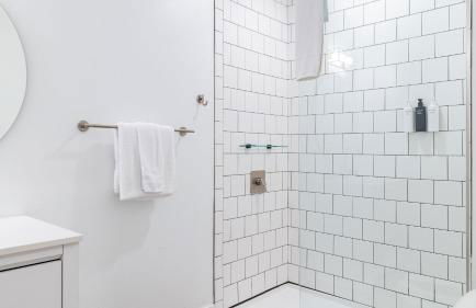 Dual Bachelor Pads w/ Rooftop Lounge & Games Sleeps 26 5 Min to Broadway - Foto 83