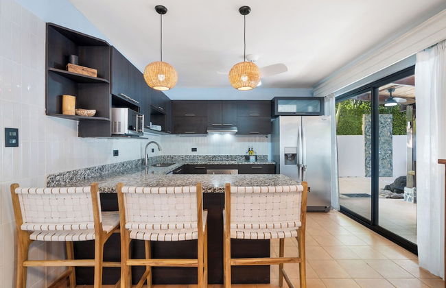 Spacious Home w/ Private Pool & Covered Patio Near the Beach - Foto 24