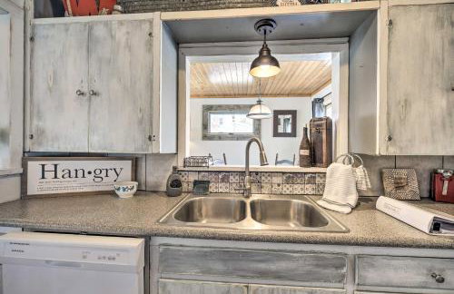 Family Home - Walk to Town and Balsam Lake! - Foto 20