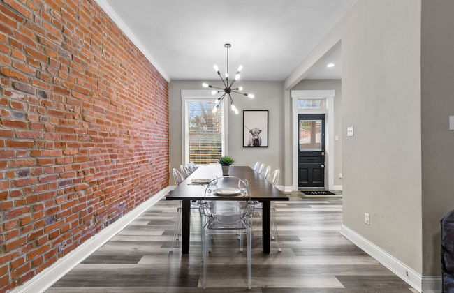 Designer Home in Shaw Right Side - JZ Vacation Rentals - Photo 14