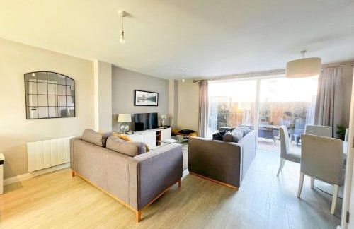 Deluxe Apartment near Cabot Circus w Parking sleeps 5 - Foto 27