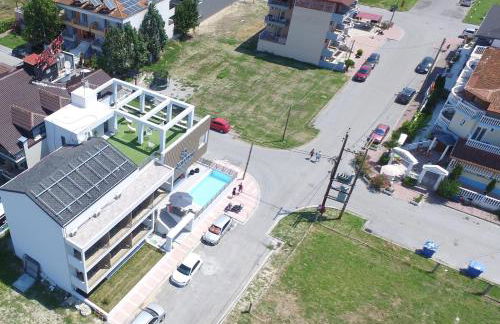 FOUR REASONS - Foto 31