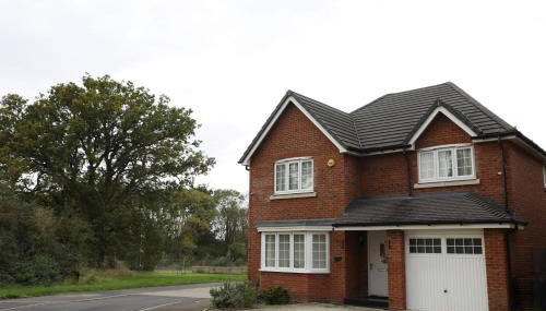 Spacious home with office and double driveway & FREE Wifi By ULTIMATE HOMES AWAY - Foto 2