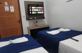 Quarto 4 econômico duplo próximo do aeroporto com ar condicionado e wifi grátis - Photo 1