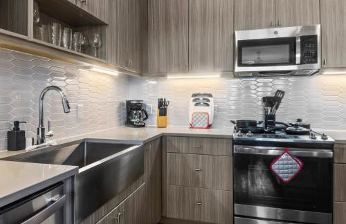 Lavish Escape 1Bd1Ba Pool w Golf Sim - Foto 11