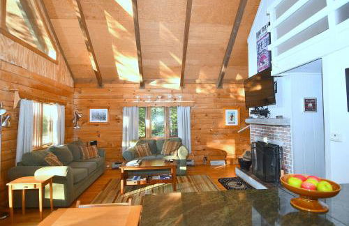 The Outlook - Pet Friendly, Grill, Wifi, View, Fire Pit, Deck, Family Friendly, Foosball, Game Room, King Bed, Fireplace - Photo 15