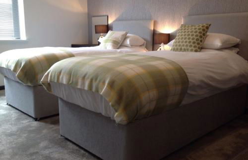 Rooms @ Number Six - Photo 10