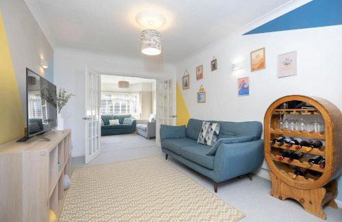 Charming 3 Bed Home in Churchdown with Hot Tub - Foto 11